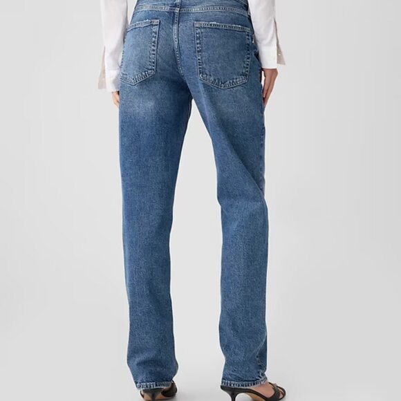 EUC Gap Loose Mid-Rise Jeans in Medium Wash - Picture 2 of 9